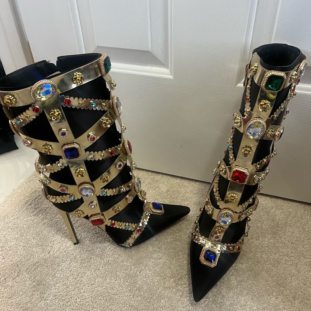 Never worn very beautiful. Just did not fit me.give an offer - Picture 3 of 3